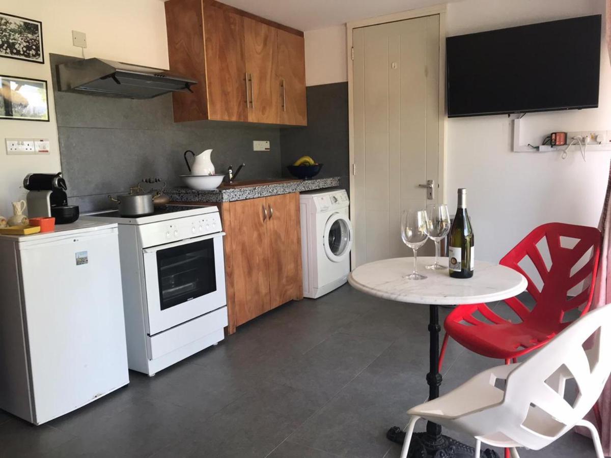 Sweet N' Boujee Studio Apartment With Varenda Pafos Zewnętrze zdjęcie